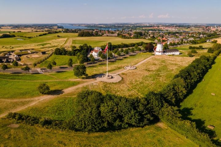 Dybbol banke drone Daniel Villadsen medium